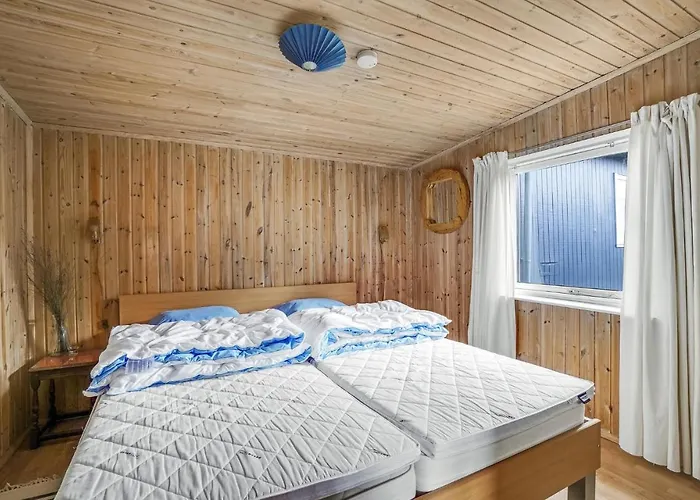 3 Bedroom Gorgeous In Ferienhaus *